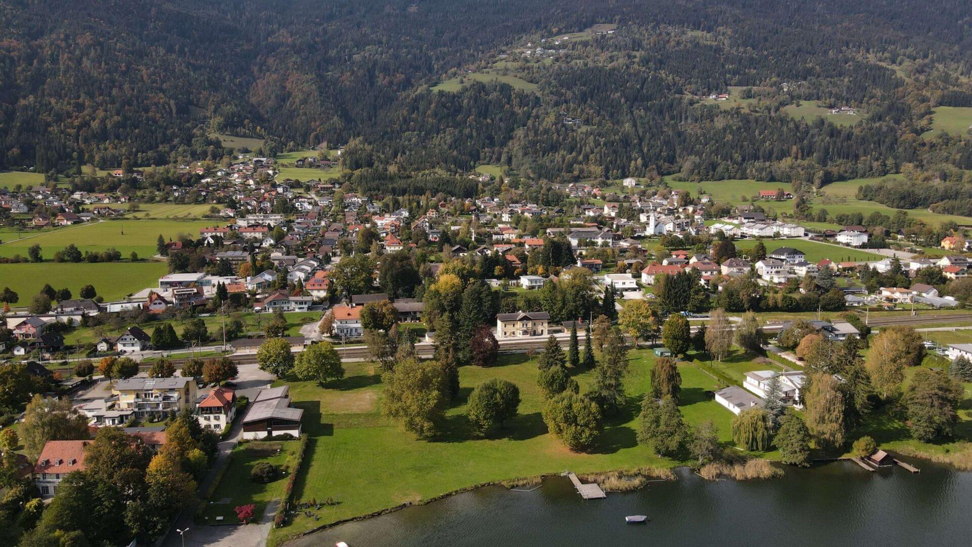 Blick auf Bodensdorf am Ossiacher See