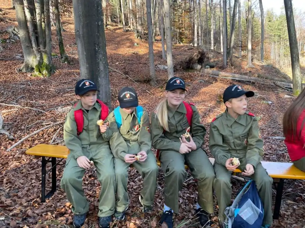 Baumpflanzaktion der Feuerwehrjugend am Dobratsch