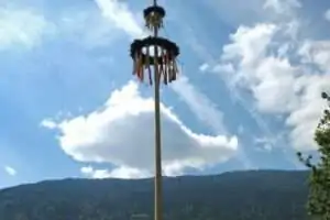 Maibaum aufstellen Bodensdorf