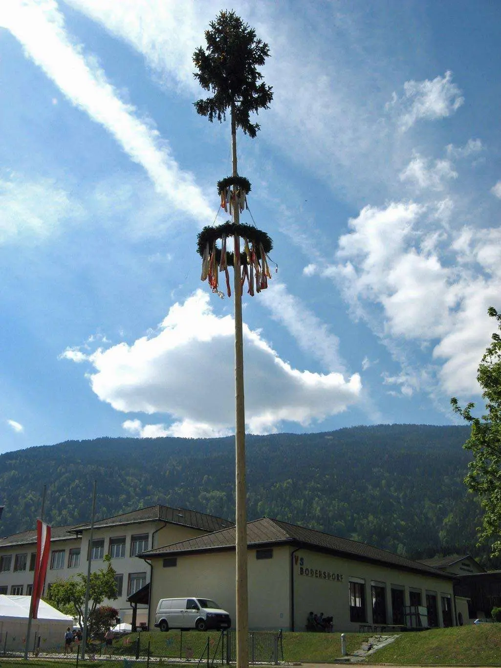 Maibaum aufstellen Bodensdorf