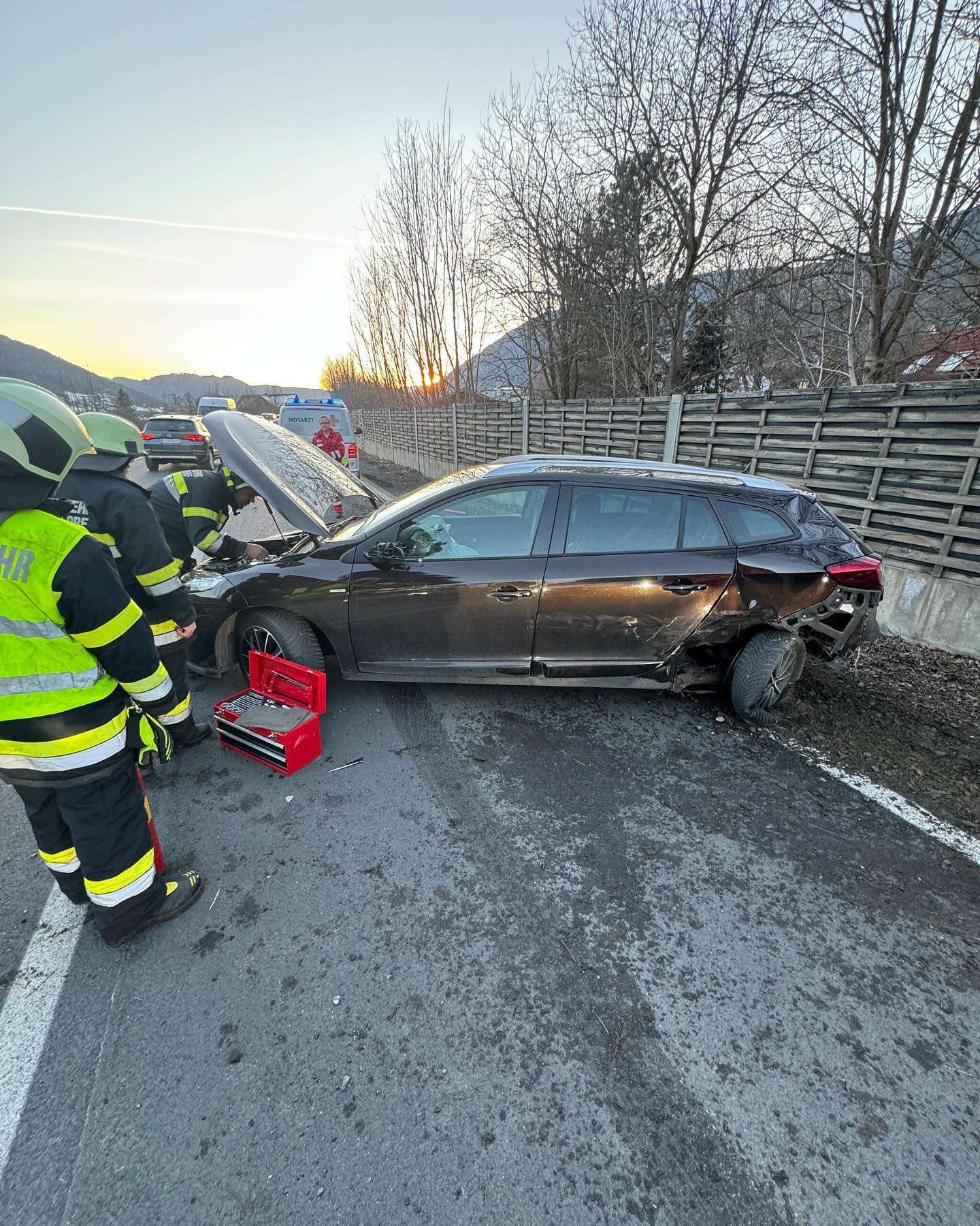 Auf linke Fahr­bahn­seite geraten: 79-jähriger Pensionist kollidierte mit PKWHier findet Ihr aktuelle regionale Nachrichten aus erster Hand! Nachrichten und aktuelle Meldungen von den Orten Treffen am Ossiacher See, Sattendorf, Bodensdorf, Steindorf am Ossiacher See, Tiffen, Ossiach sowie Sport und Veranstaltungen immer im Überblick.|Ossiacher See News