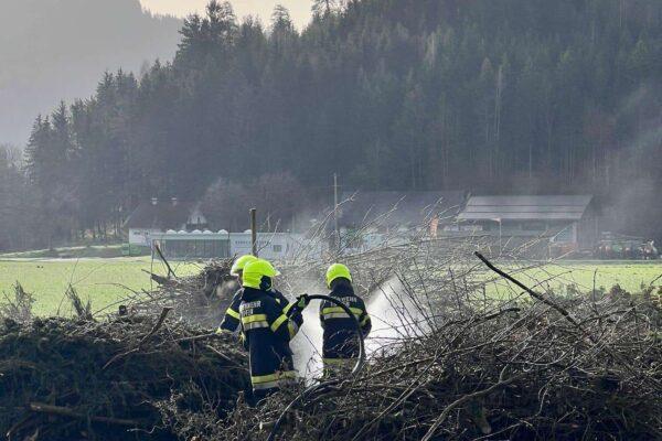 Tiffen: Unbekannte entzündeten Osterfeuer