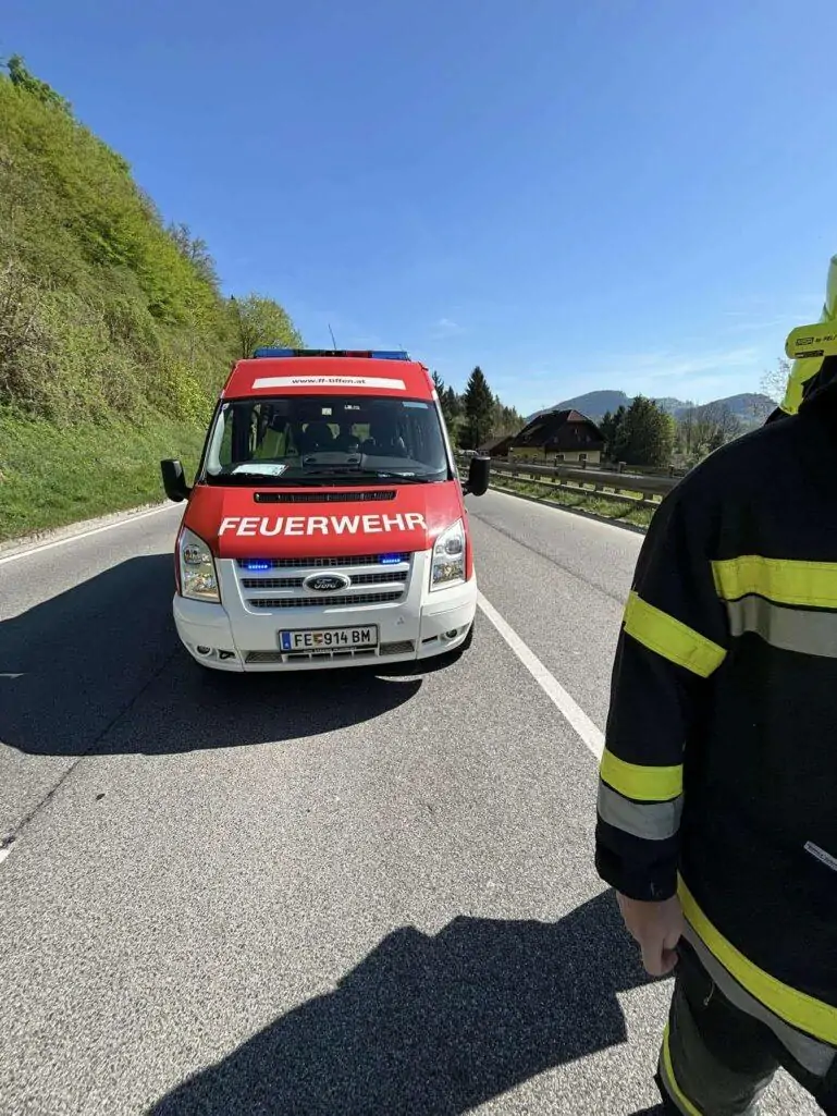 Tiffen: Biker wurde gegen Windschutzscheibe geschleudert