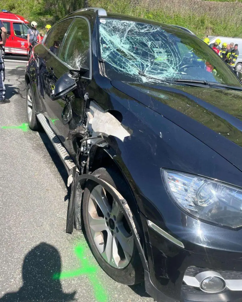 Tiffen: Biker wurde gegen Windschutzscheibe geschleudert