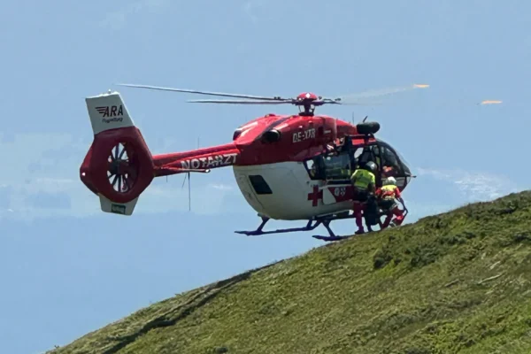 Notfall Gerlitzen, Kufenlandung der RK1 Flugrettung
