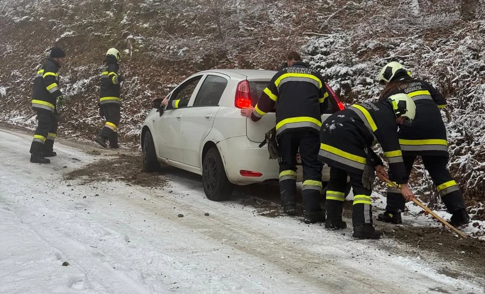 FF Ossiach | Fahrzeug Bergung Ossiacher Tauern Strasse