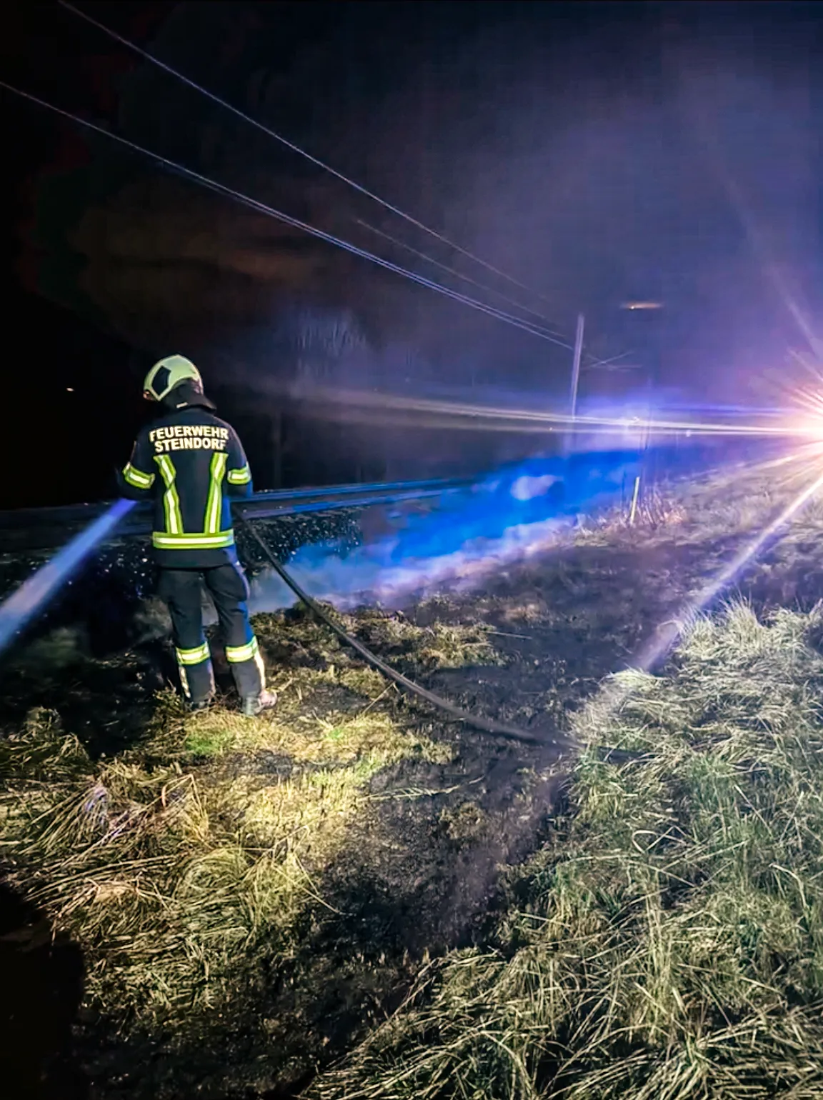 Flurbrand in Steindorf neben der Zugtrasse