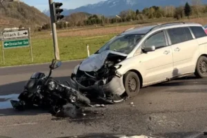 Kollision zwischen Motorrad und PKW